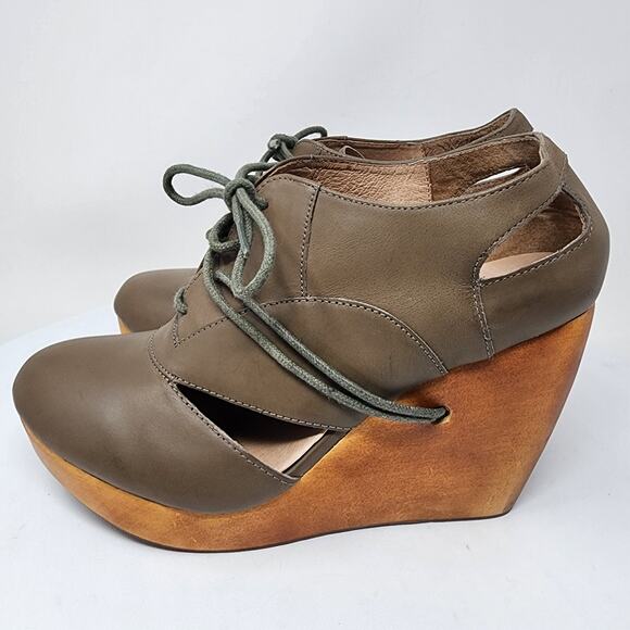 Fiel Bainbridge Wood Wedge Bootie Women 8.5 Taupe Leather Lace-up Cut-outs - Picture 6 of 12